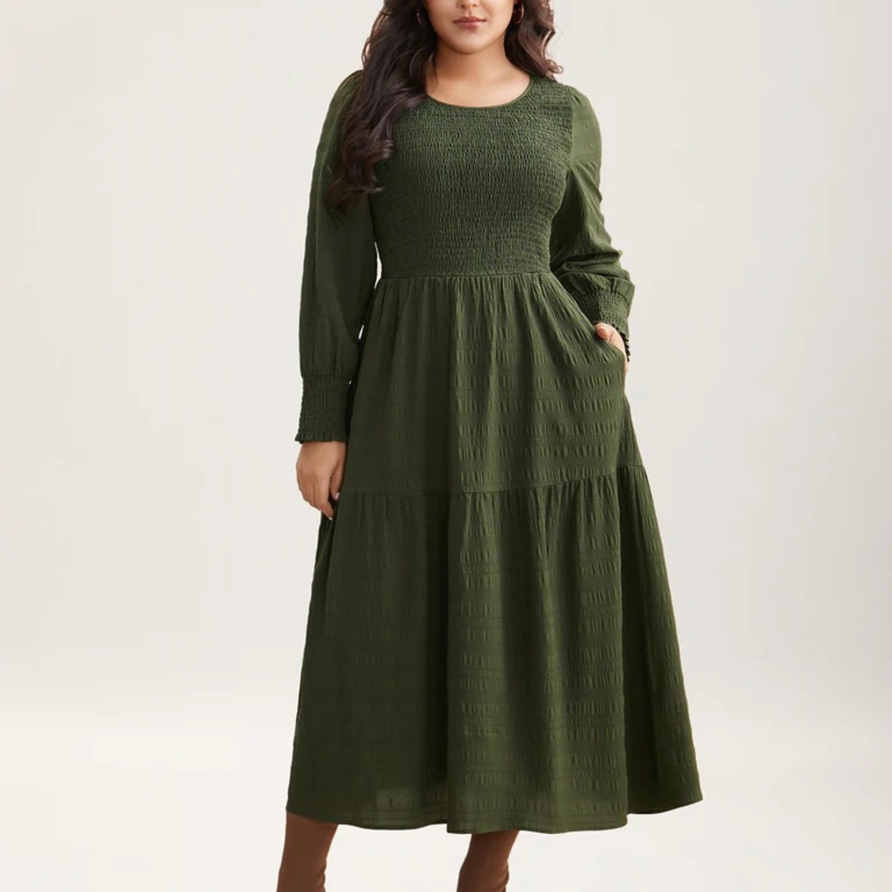 BloomChic Forest Green Smocked dress with pockets. Plus Curvy 14/16